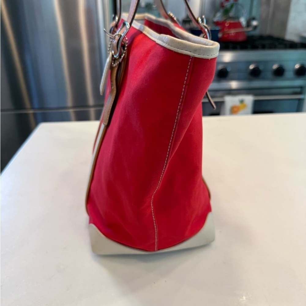 COACH HAMPTON LEGACY RED FABRIC WHT LEATHER TRIM MARKET TOTE BAG - Picture 3 of 16